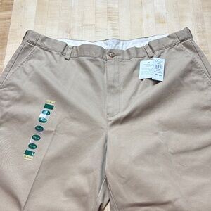 L.L. Bean Chino Men’s 42x28 Khaki Wrinkle-Free Double L Natural Fit Plain Front